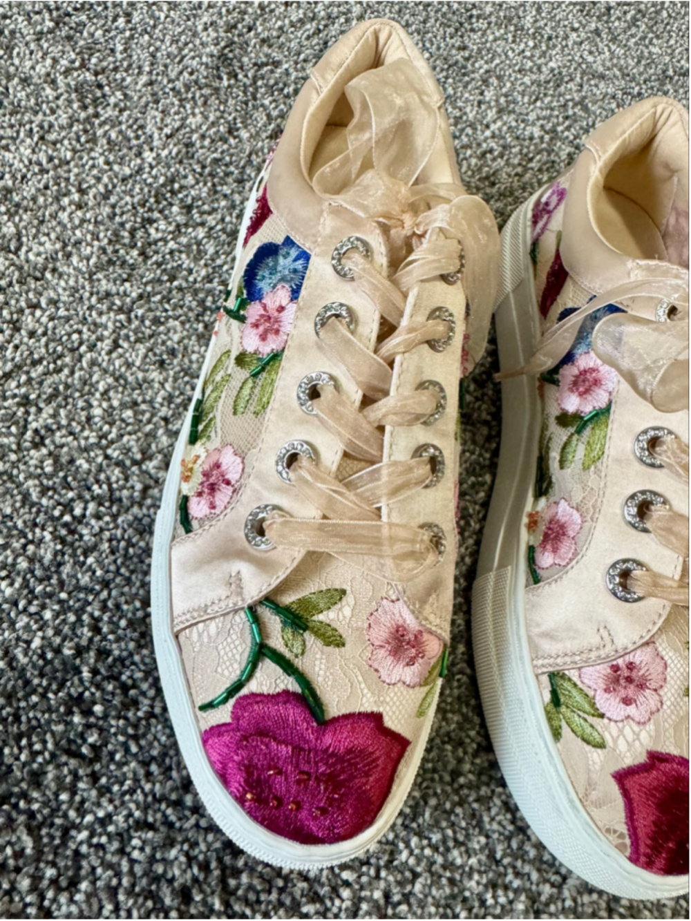 Women's Betsey Johnson Jayla Embroidered & Beaded Sneakers Size 8.5 - Picture 3 of 13